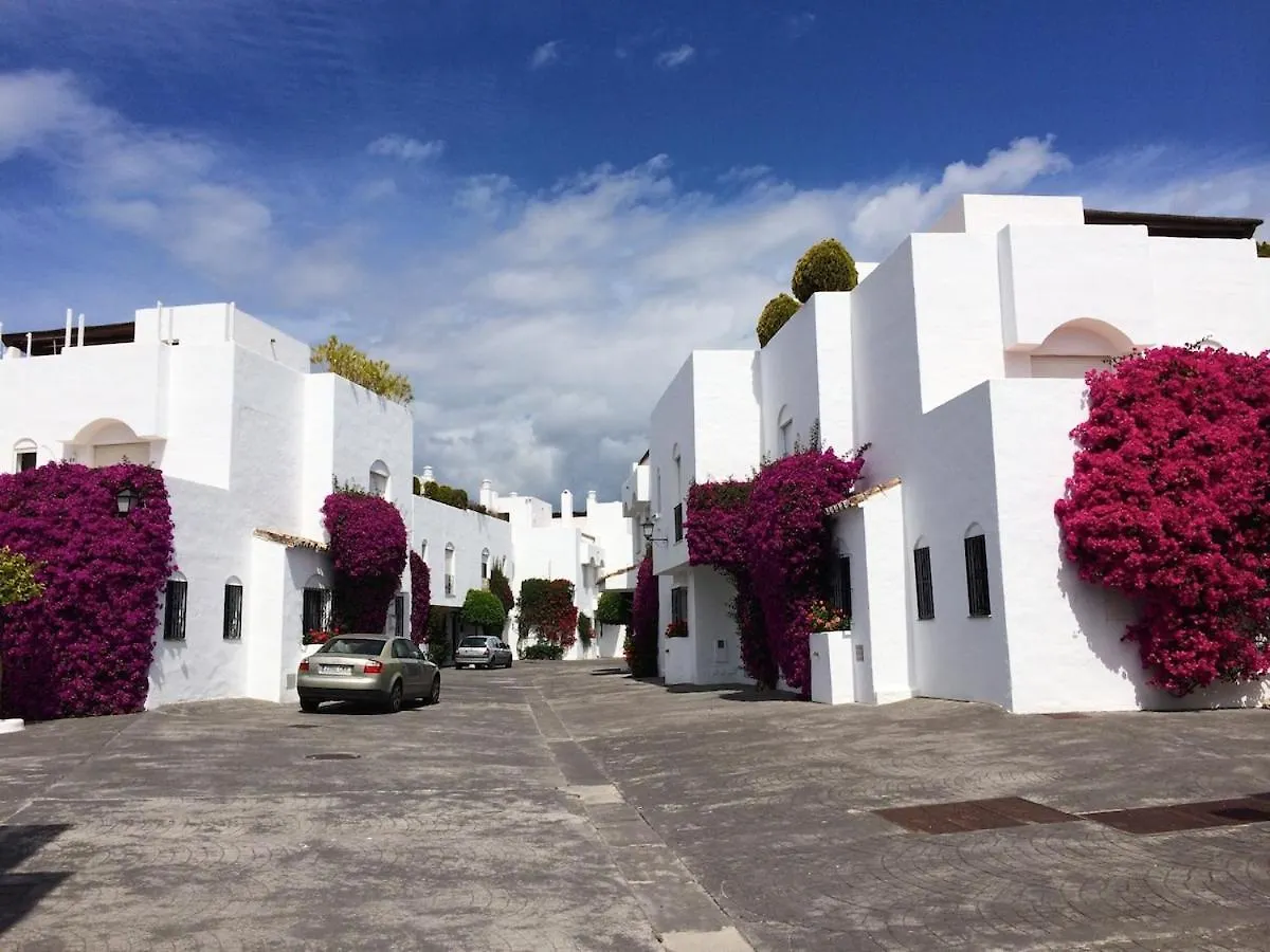 Villa Adosada A Dos Pasos De La Playa En Marbella Casa de Férias