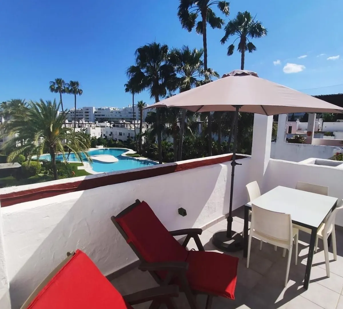 Villa Adosada A Dos Pasos De La Playa En Marbella