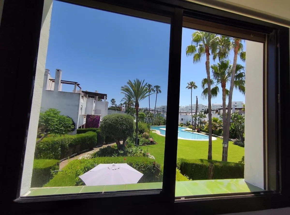 Villa Adosada A Dos Pasos De La Playa En Marbella