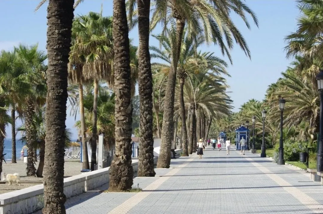 Villa Adosada A Dos Pasos De La Playa En Marbella 0*,